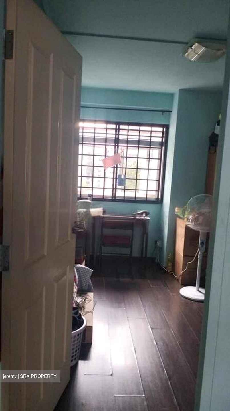 Blk 323 Woodlands Street 32 (Woodlands), HDB Executive #459418301
